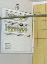 Stromverteiler in Dusche